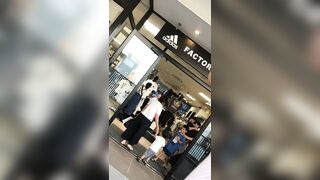 お姉さんの逆さパンチラ動画 静止画 １７２ voyeur jp 01