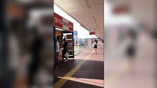 ６人のお姉さんの逆さハミチラ動画 画像付き １２４ voyeur jp 06