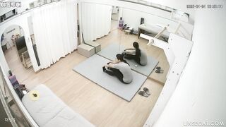 [신작] 민감한 내용 공개! 서울 상류사회 엿보기. 부유한 여성들과 그들의 개인 트레이너, 그들의 행동은 마치 섹스를 하는 것 같다 korean porn vip ipcam