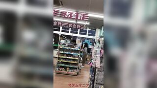 綺麗な奥様のスカートの中の秘密part42ライトアップ編21 voyeur jp
