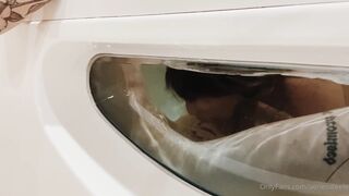 보지에서 물이 넘치는 여친과 욕실에서 korean porn vip