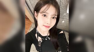 IU STROKES COCK 114647 1 KPOP ALLPOP