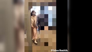69 山本理 アナ似 彼氏連れ美女の中身をじっくりエスカ撮り 逆さ撮り風景 voyeur jp