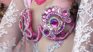 ダンス中にまさかのヌーブラ落下 jdダンサーの大事な乳輪チラのハプニング voyeur jp